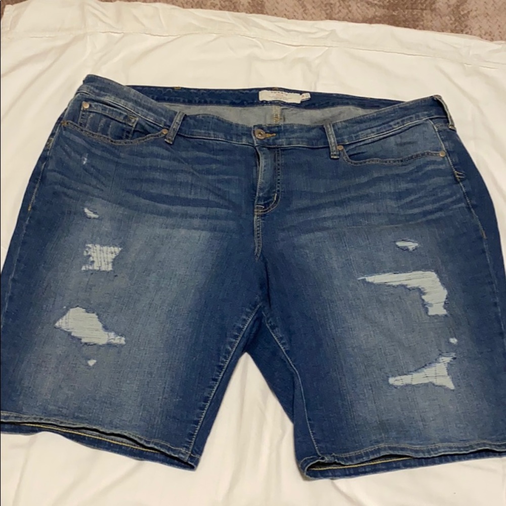 NWOT distressed bermuda shorts